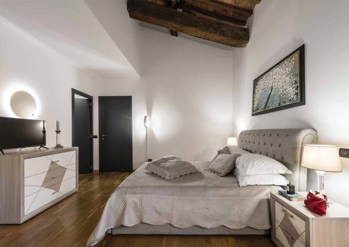 media.Slide-Penthouse-Giotto-04-Villa-Guinigi