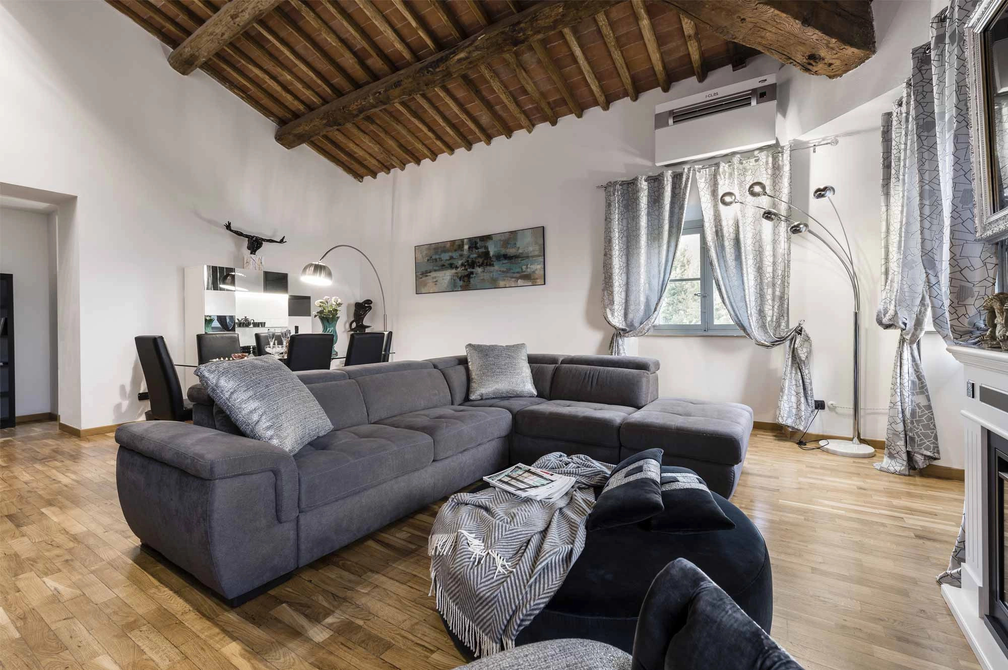 media.Slide-Penthouse-Giotto-02-Villa-Guinigi