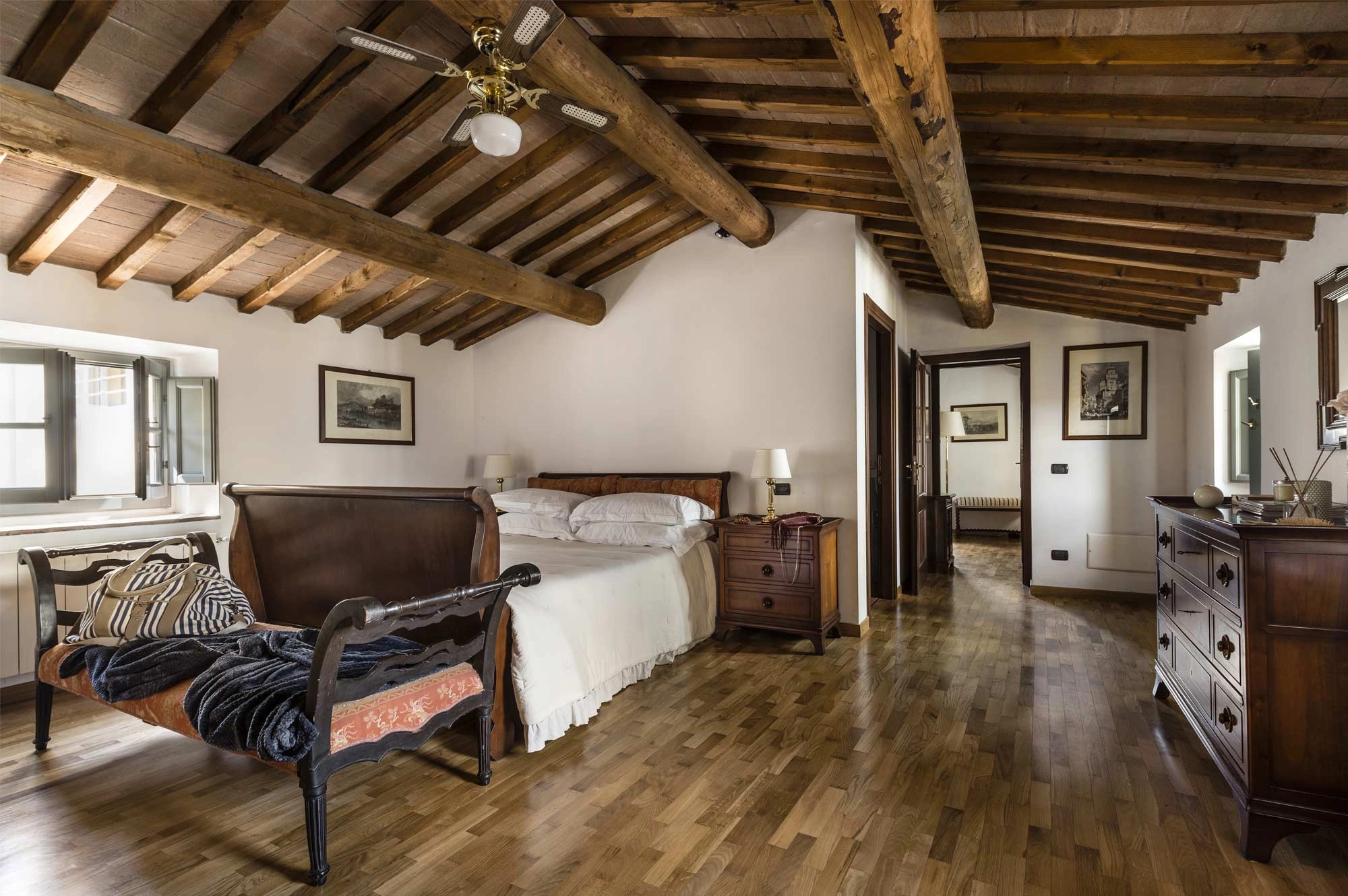 media.Slide-Camelia-01-Villa-Guinigi